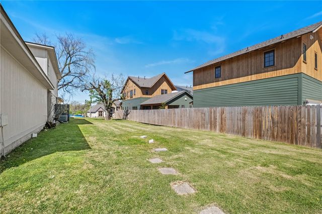106 NW Park Street, Bentonville, AR 72712