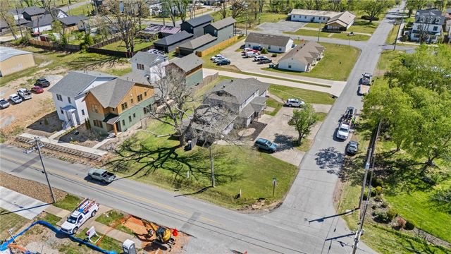 106 NW Park Street, Bentonville, AR 72712
