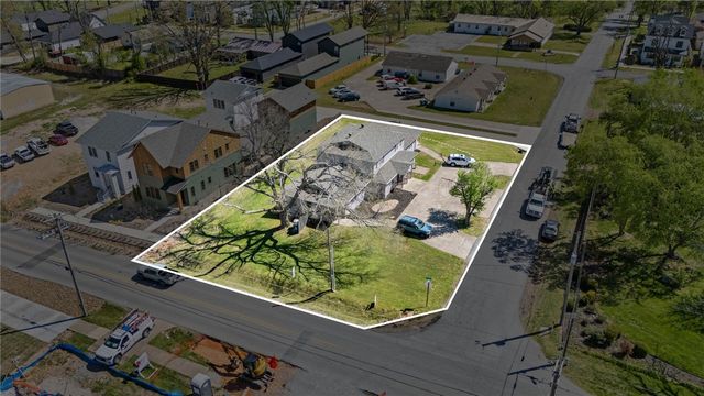 106 NW Park Street, Bentonville, AR 72712