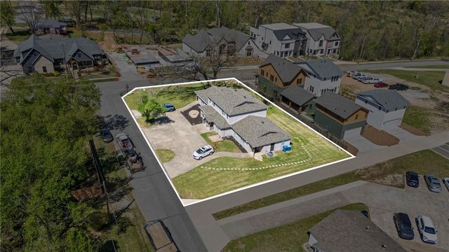 106 NW Park Street, Bentonville, AR 72712