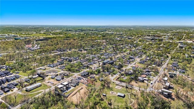 106 NW Park Street, Bentonville, AR 72712