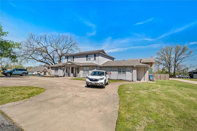 106 NW Park Street, Bentonville, AR 72712