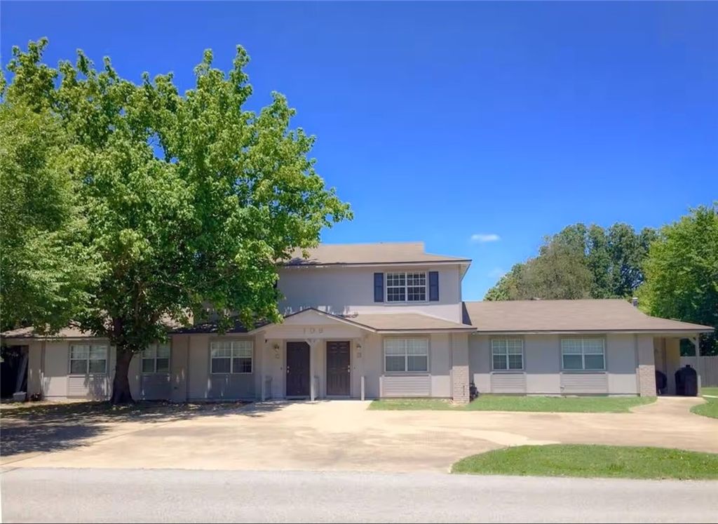 106 NW Park Street, Bentonville, AR 72712