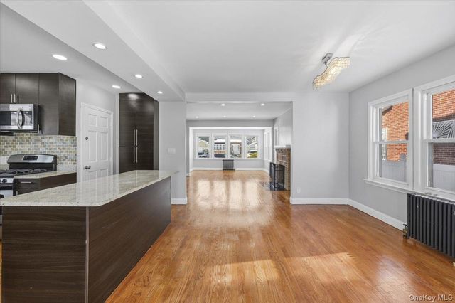 10973 200th Street, Saint Albans, NY 11412