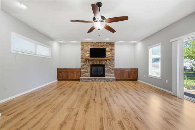 130 29th St Court, Marion, IA 52302