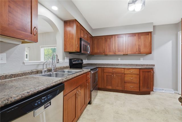 130 29th St Court, Marion, IA 52302