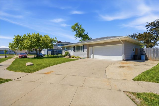 130 29th St Court, Marion, IA 52302