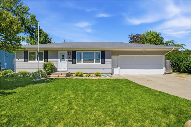 130 29th St Court, Marion, IA 52302