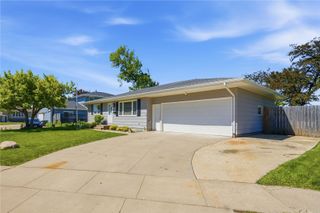 130 29th St Court, Marion, IA 52302