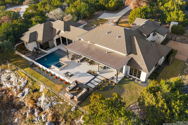 121 Greystone Pt, Boerne, TX 78006