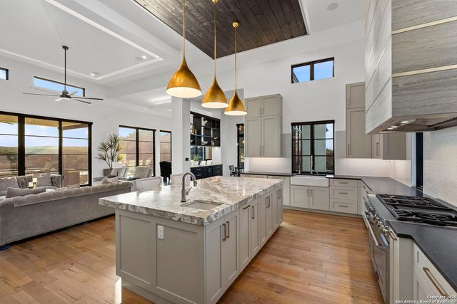 121 Greystone Pt, Boerne, TX 78006