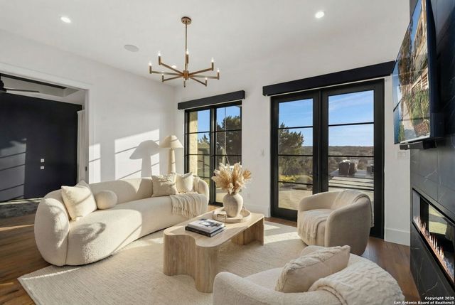 121 Greystone Pt, Boerne, TX 78006