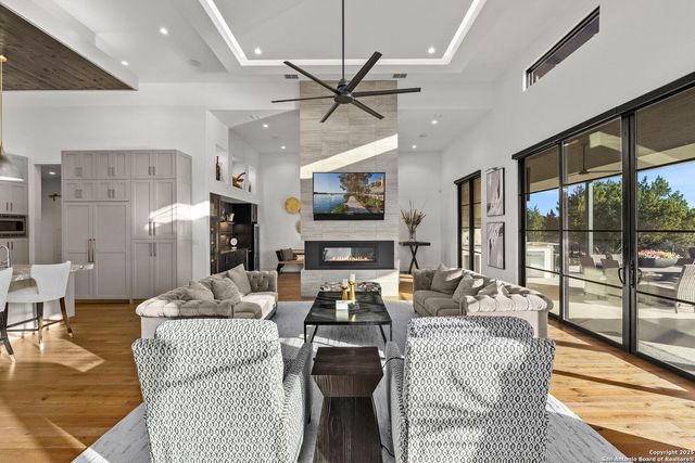 121 Greystone Pt, Boerne, TX 78006