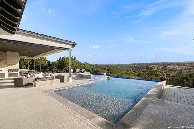 121 Greystone Pt, Boerne, TX 78006