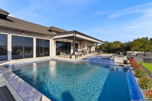 121 Greystone Pt, Boerne, TX 78006