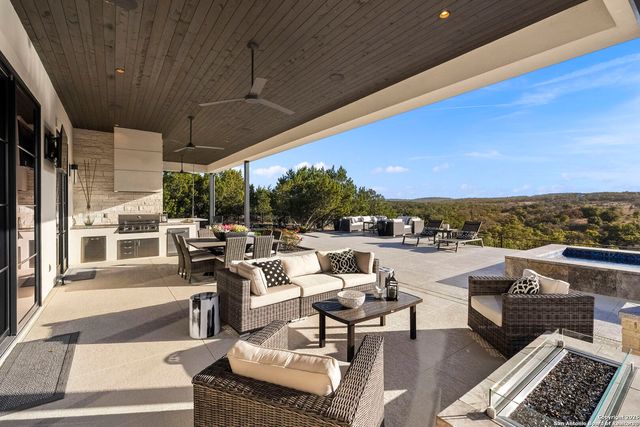 121 Greystone Pt, Boerne, TX 78006