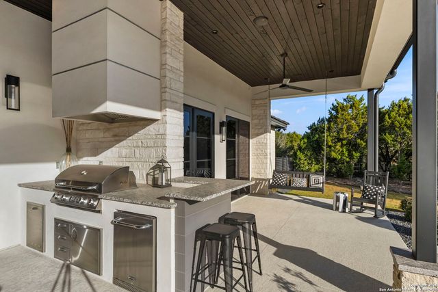 121 Greystone Pt, Boerne, TX 78006