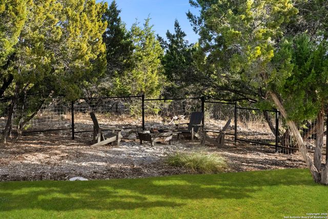 121 Greystone Pt, Boerne, TX 78006