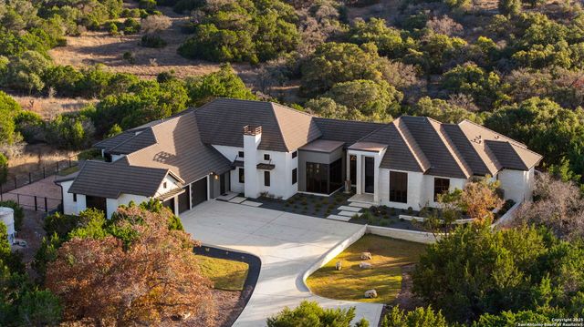 121 Greystone Pt, Boerne, TX 78006