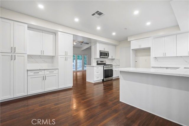 24210 Bessemer, Woodland Hills (los Angeles), CA 91367