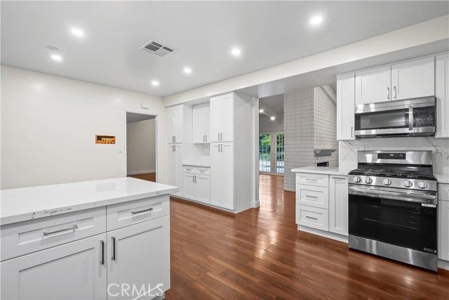 24210 Bessemer, Woodland Hills (los Angeles), CA 91367