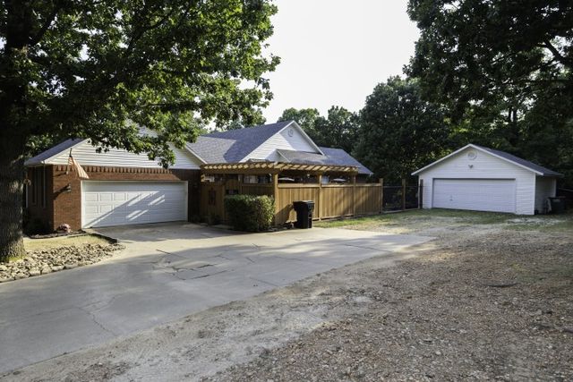 2431 N Toy Drive, Fayetteville, AR 72704