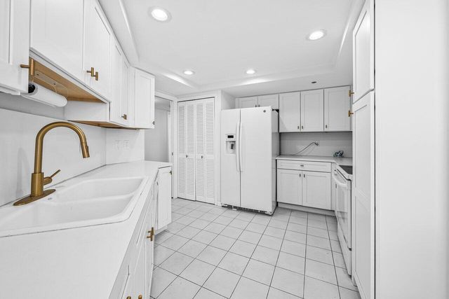 3560 S Ocean Boulevard 809, South Palm Beach, FL 33480