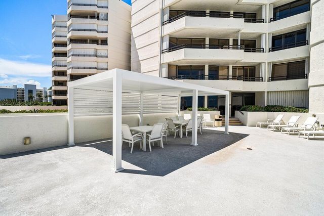 3560 S Ocean Boulevard 809, South Palm Beach, FL 33480