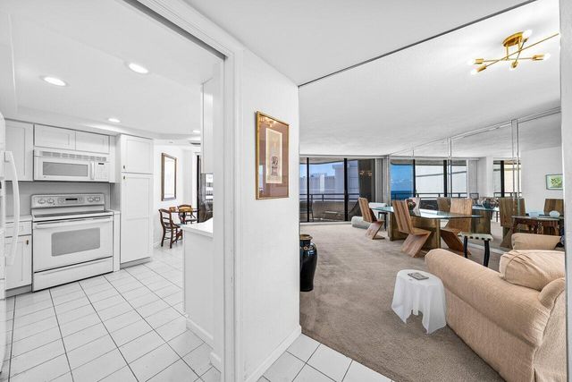 3560 S Ocean Boulevard 809, South Palm Beach, FL 33480