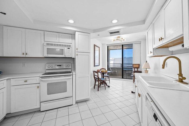 3560 S Ocean Boulevard 809, South Palm Beach, FL 33480