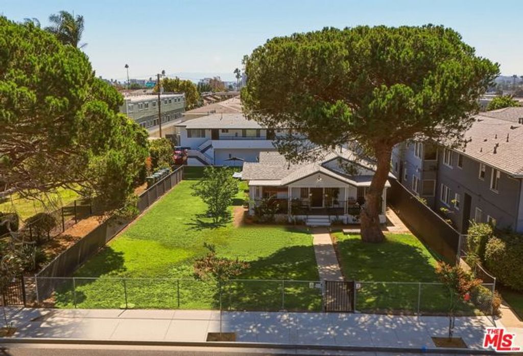 831 Centinela Avenue, Inglewood, CA 90302