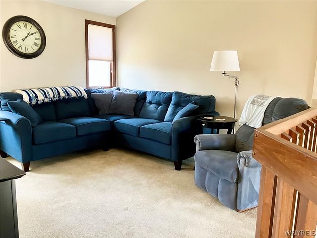 42 Eastwood Parkway, Lancaster, NY 14043