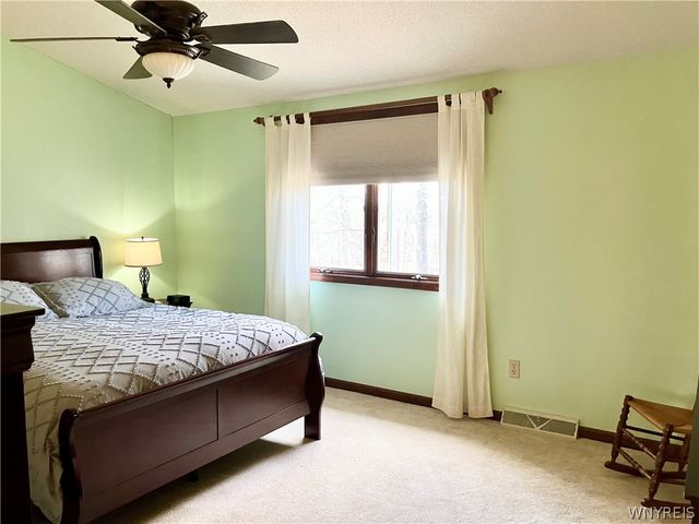 42 Eastwood Parkway, Lancaster, NY 14043