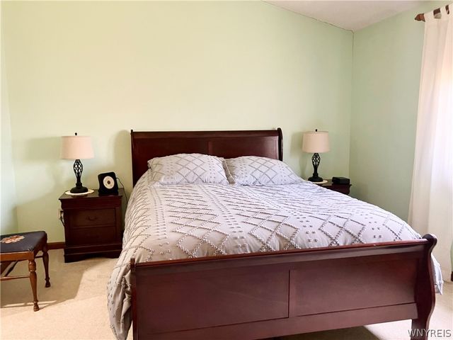 42 Eastwood Parkway, Lancaster, NY 14043