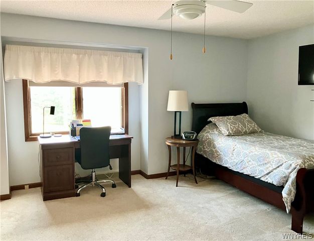 42 Eastwood Parkway, Lancaster, NY 14043
