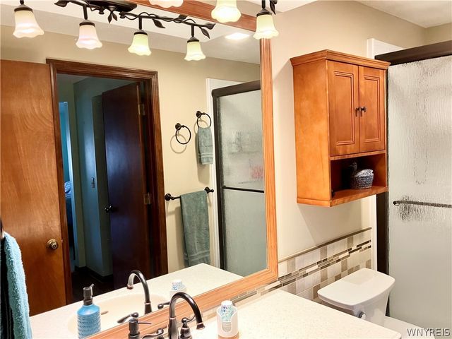 42 Eastwood Parkway, Lancaster, NY 14043