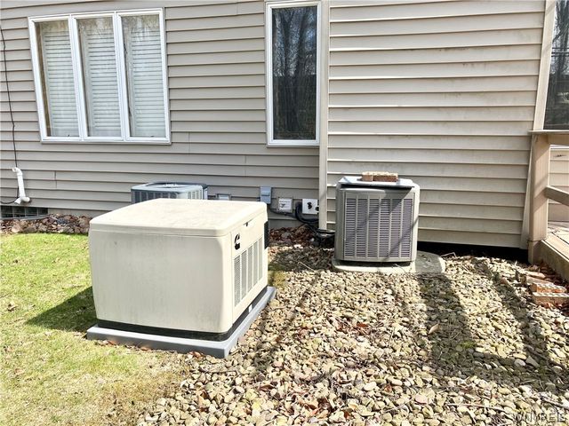 42 Eastwood Parkway, Lancaster, NY 14043