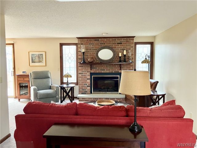 42 Eastwood Parkway, Lancaster, NY 14043
