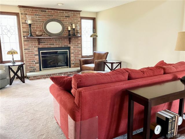 42 Eastwood Parkway, Lancaster, NY 14043