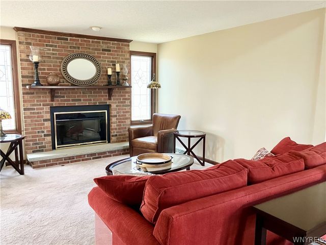 42 Eastwood Parkway, Lancaster, NY 14043