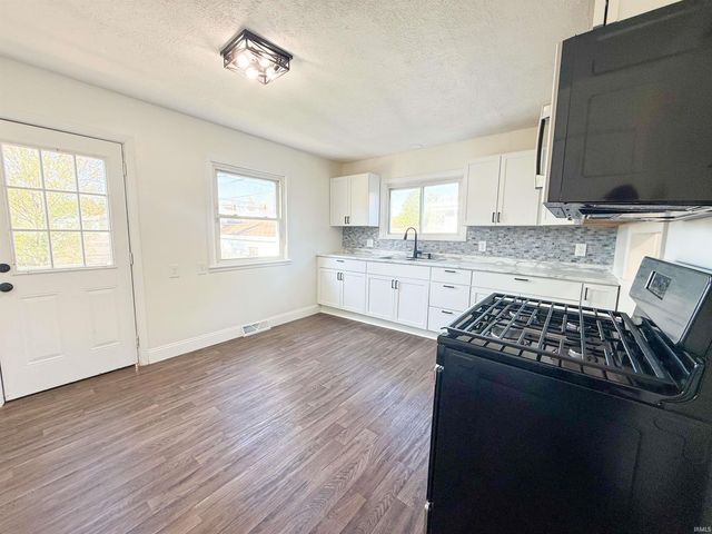 405 W 13th Street, Mishawaka, IN 46544