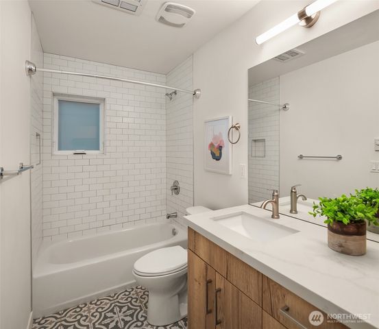 12038 33rd Avenue NE, Seattle, WA 98125