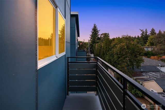 12038 33rd Avenue NE, Seattle, WA 98125