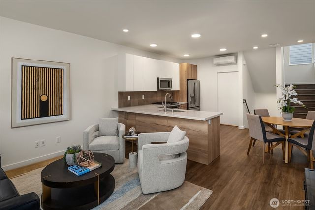 12038 33rd Avenue NE, Seattle, WA 98125