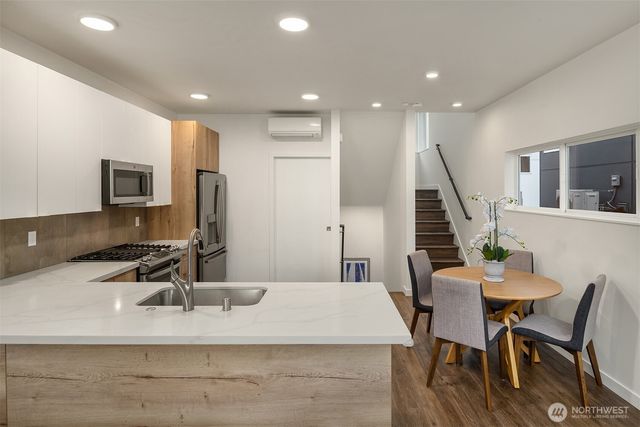 12038 33rd Avenue NE, Seattle, WA 98125