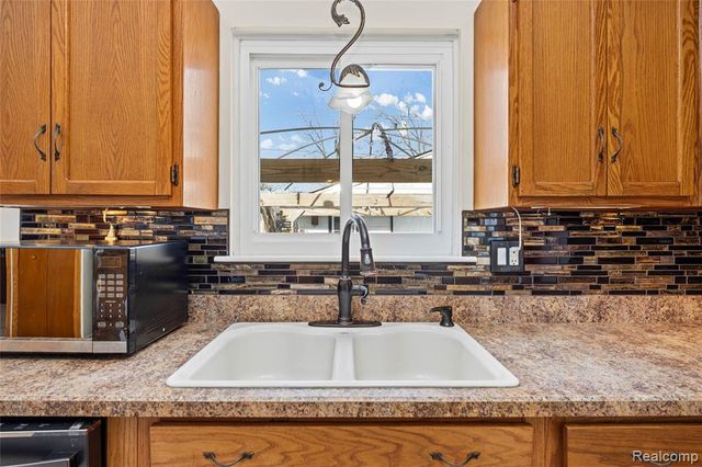 32952 Avondale Street, Westland, MI 48186