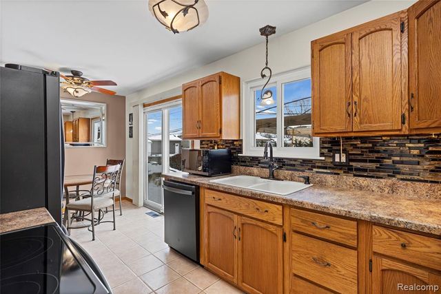 32952 Avondale Street, Westland, MI 48186