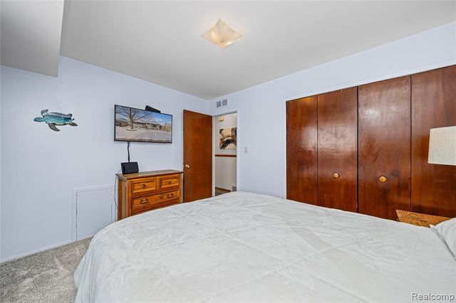 32952 Avondale Street, Westland, MI 48186