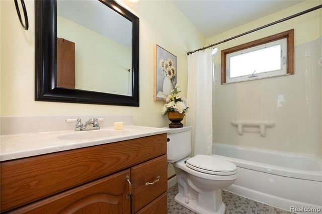 32952 Avondale Street, Westland, MI 48186