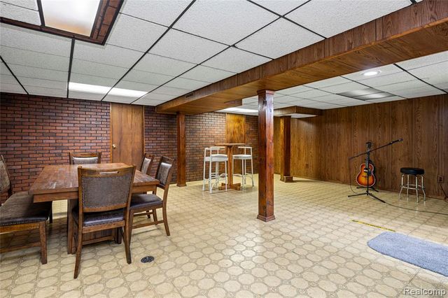 32952 Avondale Street, Westland, MI 48186